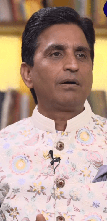 कश्मीरी पंडितों के विस्थापन पर बोले कुमार विश्वास, 'शांतिप्रिय लोगों को अपनों ने ही बेघर किया'