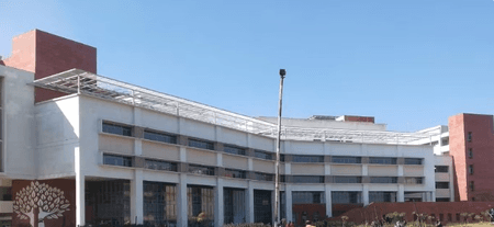 दिल्ली के साउथ एशियन यूनिवर्सिटी में छात्रा के यौन उत्पीड़न मामले में एफआईआर दर्ज