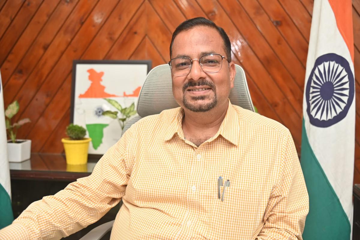 karmendra singh ias