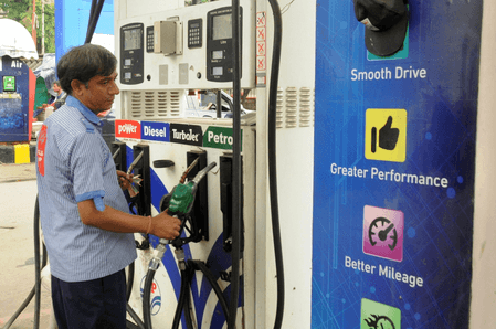 डीजल पर निर्यात शुल्क बढ़कर 55.5 रुपए प्रति लीटर, एटीएफ शुल्क बढ़कर 42 रुपए हुआ: सरकार