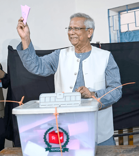 ढाका में यूनुस ने डाला वोट, चुनाव को ‘नए बांग्लादेश का जन्मदिन’ बताया