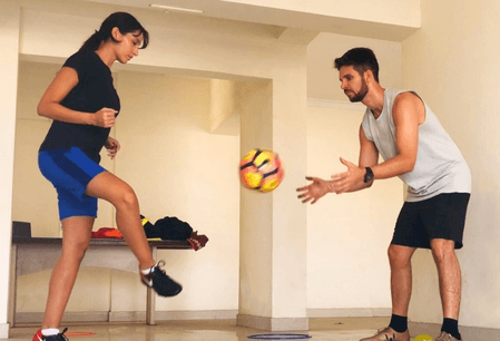 बचपन की यादों में खोईं नोरा फतेही, फुटबॉल के प्रति बताया अपना 'अनसुना' जुनून