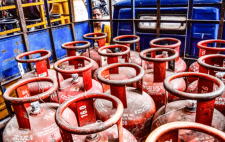 दिल्ली: क्राइम ब्रांच ने मुंडका में अवैध एलपीजी सिलेंडर जमाखोरी का भंडाफोड़ किया, 610 सिलेंडर बरामद