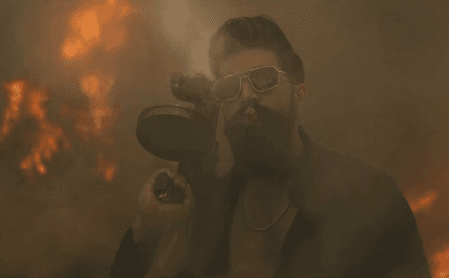 टॉमी गन, सिगार और स्टाइल: यश ने 'टॉक्सिक' के टीजर में सिग्नेचर अवतार से मचाया धमाल