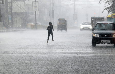 मध्य प्रदेश : कई जिलों में भारी बारिश की चेतावनी, जनजीवन प्रभावित