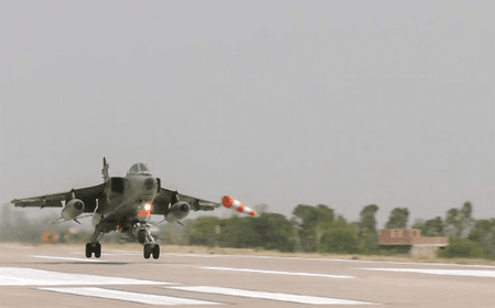 पूर्वांचल एक्सप्रेस-वे पर एयरफोर्स का दमदार युद्धाभ्यास, सुलतानपुर में हाईवे बना रनवे