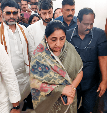 बारामती सीट पर उपचुनाव के मतदान में नहीं शामिल हो पाएंगे शरद पवार: सुनेत्रा पवार