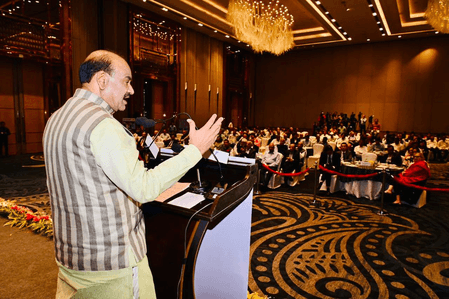 भारत की मजबूत लोकतांत्रिक नींव के कारण दुनिया निवेश के लिए आकर्षित हो रही है : लोकसभा अध्यक्ष