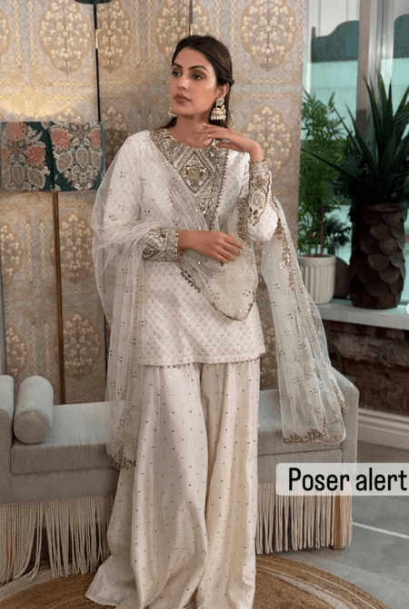 ट्रेडिशनल से लेकर मॉडर्न तक, रिया का स्टाइलिश फैशन जीत रहा फैंस का दिल