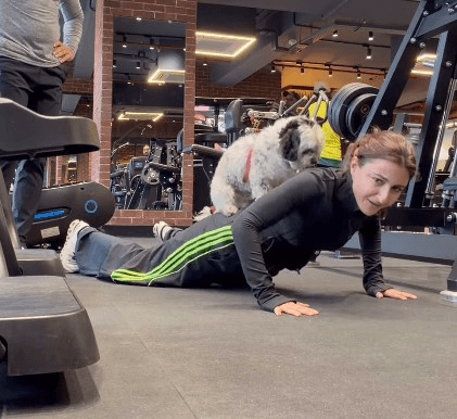 फिटनेस फ्रीक सोहा अली खान और उनके जिम पार्टनर ने खींचा सबका ध्यान