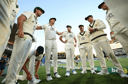 एशेज सीरीज की तैयारी में जुटे कमिंस, चोट से वापसी के लिए समयसीमा तय की