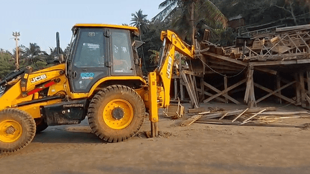 गोवा: प्रशासन का बड़ा एक्शन, 'बर्च बाय रोमियो लेन' क्लब पर चला बुलडोजर