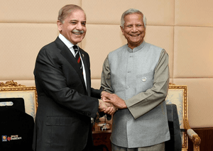 पाकिस्तान से नजदीकी बांग्लादेश को क्षेत्रीय अस्थिरता के जटिल जाल में फंसा रही है: रिपोर्ट