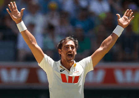 इंग्लैंड के खिलाफ मिचेल स्टार्क ने बरपाया कहर, एशेज में लगाया 'अनूठा शतक'