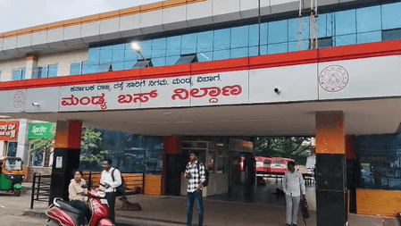 कर्नाटक में परिवहन कर्मचारियों की अनिश्चितकालीन हड़ताल शुरू, सार्वजनिक बस सेवाएं ठप