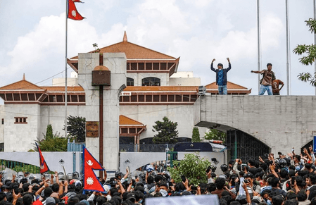 नेपाल: जेन-जी हिंसा में भागे 4,552 कैदी अब भी फरार, सरकार के लिए बड़ी चुनौती