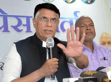रॉबर्ट वाड्रा के खिलाफ चार्जशीट पर बोले पवन खेड़ा, "हर बार चुनाव से पहले होती है ऐसी कार्रवाई"