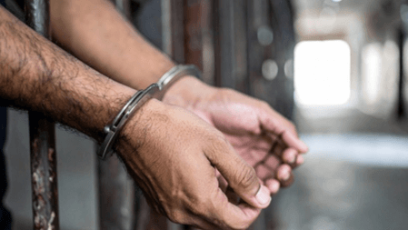 द्वारका स्पेशल स्टाफ की बड़ी कार्रवाई, आदतन बदमाश गिरफ्तार, देसी पिस्तौल और कारतूस बरामद