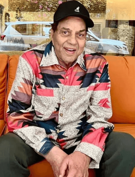 धर्मेंद्र के अस्पताल में भर्ती होने के बाद हेमा मालिनी की अपील, 'उनके लिए प्रार्थना करें'