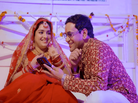 रिलीज हुआ आम्रपाली और निरहुआ का नया रोमांटिक गाना 'सेनुरवा महान', दिखा पति-पत्नी का प्यार