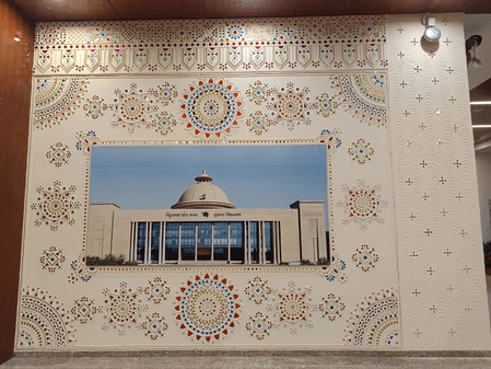 बजट सत्र से पहले गुजरात विधानसभा में पारंपरिक कलाओं को प्रमुखता दी गई