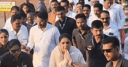 बारामती पर सुनेत्रा पवार ने डाला वोट, कहा-अजित दादा के विकास कार्यों पर मुहर लगाएगी जनता