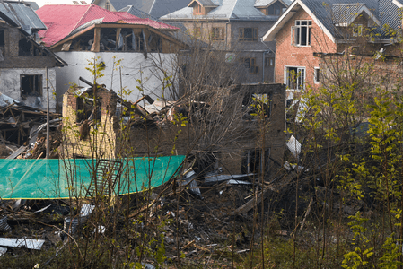 एनएसजी फोरेंसिक विशेषज्ञ टीम ने कश्मीर के नौगाम विस्फोट स्थल का दौरा किया