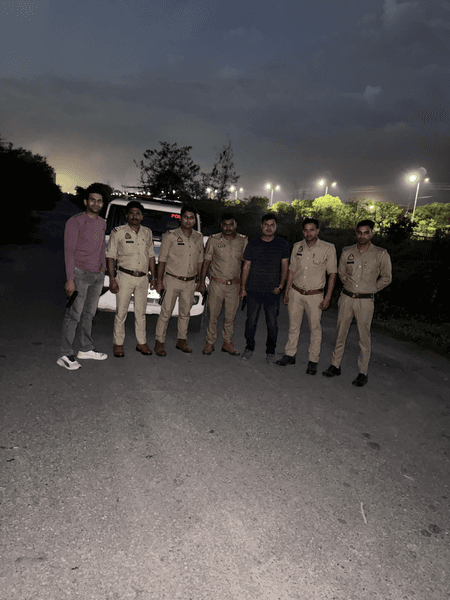 ग्रेटर नोएडा : पुलिस मुठभेड़ के दौरान शातिर अभियुक्त गिरफ्तार, अवैध हथियार और बाइक बरामद