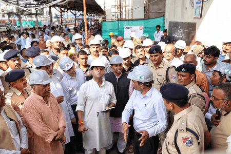 केंद्रीय मंत्री ज्योतिरादित्य सिंधिया ने ग्वालियर रेलवे स्टेशन के पुनर्विकास कार्य का किया निरीक्षण