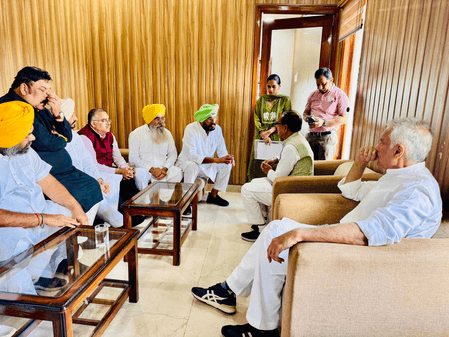 पंजाब बाढ़ : अमृतसर पहुंचे केंद्रीय मंत्री शिवराज सिंह चौहान, बोले- केंद्र सरकार पूरी तरह राज्य के साथ खड़ी है