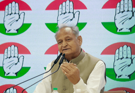 मराठी-हिंदी विवाद पर अशोक गहलोत ने कहा, 'भाषा पर झगड़ा न करें, सबका सम्मान करें'