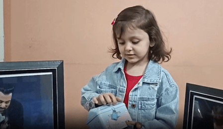 नन्ही फैन अमायरा ने मनाया सलमान का बर्थडे, कहा- बीइंग ह्यूमन के लिए देगी अपना पिग्गी बैंक