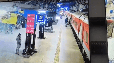 मध्य प्रदेश: उज्जैन स्टेशन पर 'देवदूत' बना आरपीएफ जवान, महिला की बचाई जान