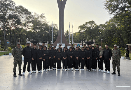 जम्मू-कश्मीर के सीमावर्ती इलाकों से आए छात्र कर रहे सैन्य संस्थानों की यात्रा