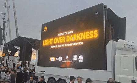 बोंडी बीच श्रद्धांजलि सभा: पीएम अल्बनीज के खिलाफ लगे नारे, प्रीमियर मिन्स को मिली तालियां और सम्मान