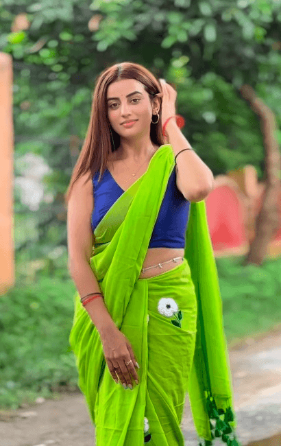 अक्षरा सिंह ने ग्रीन साड़ी में बिखेरा जलवा, सोशल मीडिया पर वीडियो पोस्ट किया