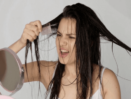 धूप और पसीने से बालों की हालत हो रही खराब? अपनाएं ये आसान हेयर केयर टिप्स