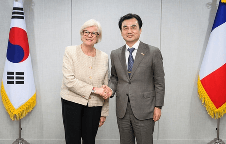 दक्षिण कोरिया और फ्रांस ने सियोल में सुरक्षा एवं रक्षा सहयोग मजबूत करने पर चर्चा की