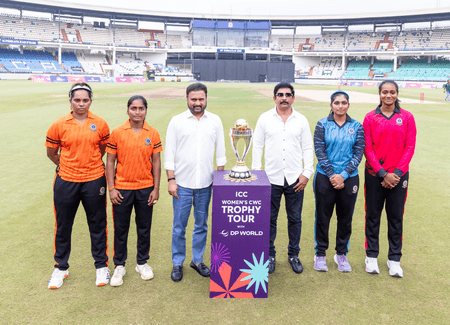आंध्र क्रिकेट एसोसिएशन ने विशाखापत्तनम में महिला विश्व कप ट्रॉफी अनावरण की सराहना की