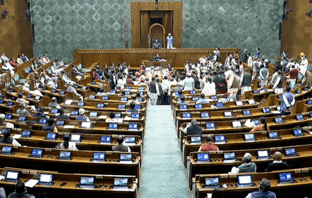 लोकसभा में एसआईआर को लेकर हंगामा, स्पीकर ओम बिरला ने विपक्ष को दी शिष्टाचार की हिदायत