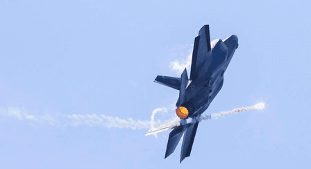 ईरान की सीमा में अमेरिकी जेट गिराया गया; बचाव कार्य जारी