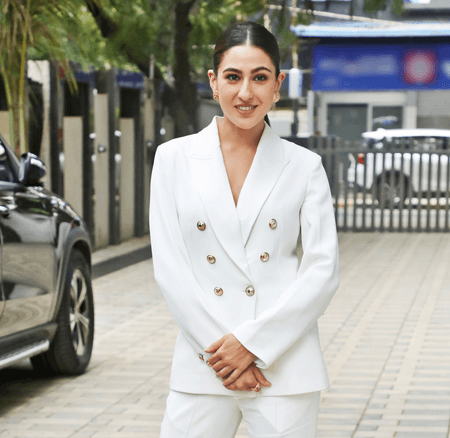इब्राहिम अली खान की डेब्यू फिल्म 'सरजमीन' का ट्रेलर रिलीज, सारा अली खान ने किया खास पोस्ट