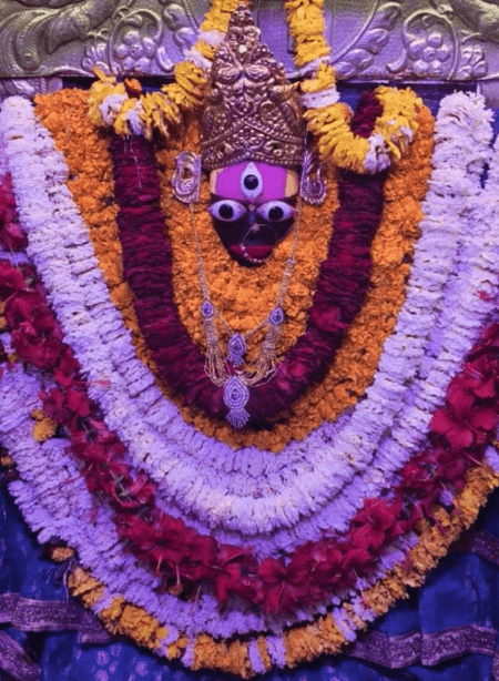 काशी के इस प्राचीन मंदिर में विराजती हैं मां महिषासुर मर्दिनी, दिन में तीन बार बदलता है 'स्वप्नेश्वरी' का रुप