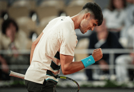 फ्रेंच ओपन: डामिर जुमहुर को हराकर चौथे दौर पर पहुंचे कार्लोस अल्काराज