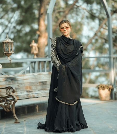 रुबिना दिलैक का स्टाइलिश अंदाज, सोशल मीडिया पर तस्वीरें की पोस्ट