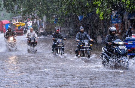 गुजरात में अगले दो दिन भारी बारिश का रेड अलर्ट, उत्तरी जिलों में मानसून सक्रिय