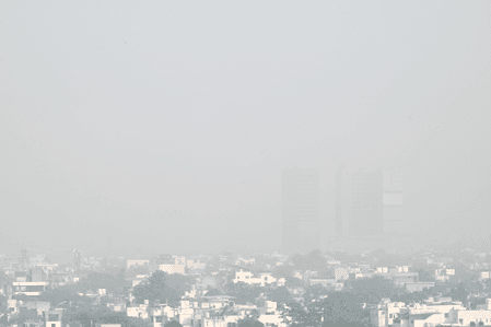 दिल्ली-एनसीआर गैस चैंबर में तब्दील, हवा की गुणवत्ता 'बहुत खराब' से 'गंभीर' के बीच , स्वास्थ्य पर गंभीर संकट