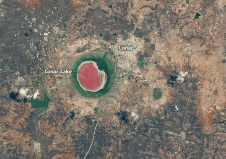 महाराष्ट्र का 50 हजार साल पुराना लोनार झील, जहां रहस्यमयी ढंग से बदलता है पानी का रंग