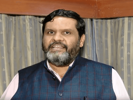 कमलनाथ की 'एलपीजी की कोई कमी नहीं' टिप्पणी पर गौरव वल्लभ ने कहा, उन्हें राहुल गांधी को 'सिखाना' चाहिए