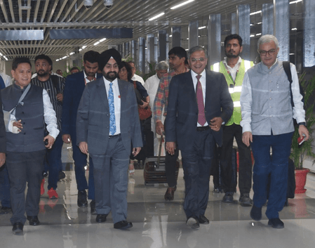 बिहार चुनाव की तैयारी की समीक्षा के लिए पटना पहुंचा ईसीआई का प्रतिनिधिमंडल